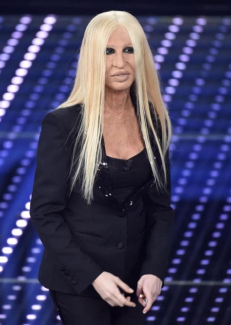 cosa pensa donatella versace dell imitazione della raffaei|Sanremo, la risposta di Donatella Versace all’imitazione di .